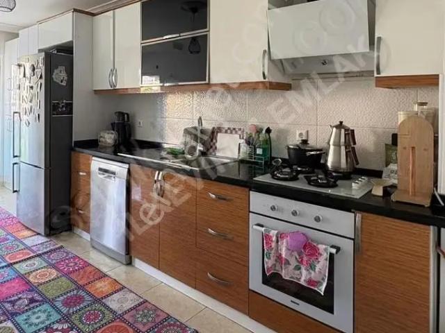 Cadde Yakını Cepheleri Açık Masrafsız 3+1 Lüks Site Dairesi