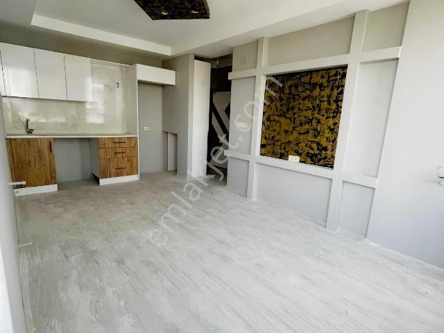 Cadde`ye~1~parsel~üniversite~civ.~1+1~sıfır~cazip~daire~