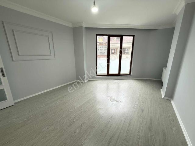 Cadde Arkası Yeni Bina 1.kat Öncephe Ayrı Mutfak 32 Bin Kiracılı