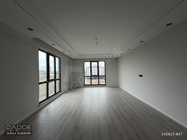 CADDE GAYRİMENKUL'DEN ÇERKEZKÖY TEPE'DE SİTE İÇİ 3+1 DAİRE