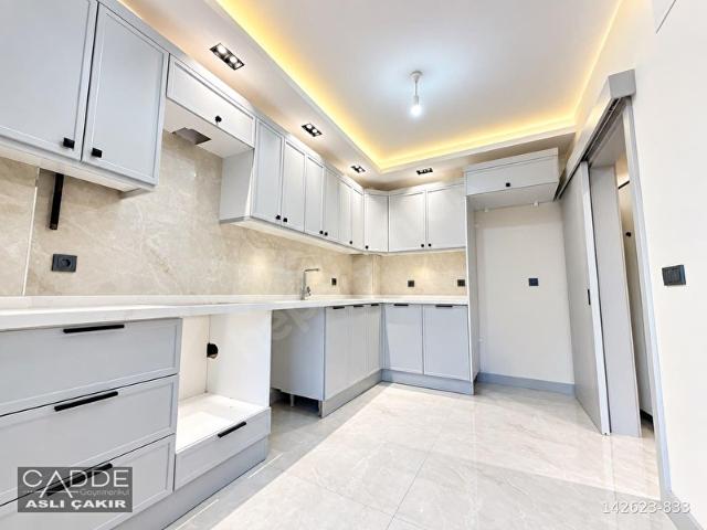 CADDE GAYRİMENKULDEN KAPAKLI CUMHURİYET MAHALLESİ 2+1 LÜKS DAİRE