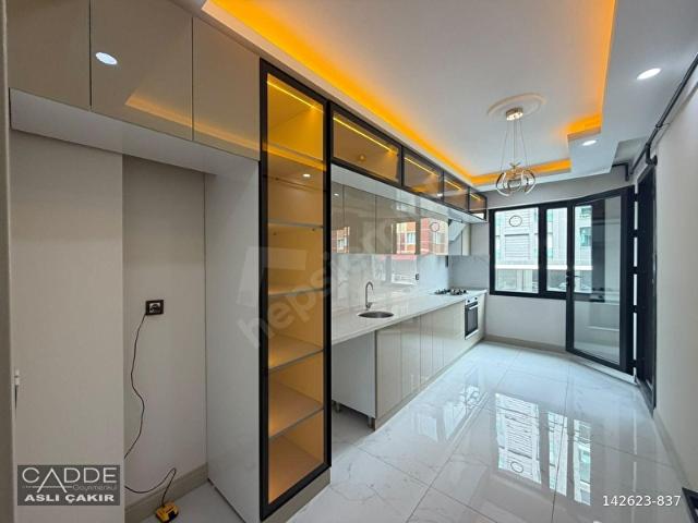 CADDE GAYRİMENKULDEN KAPAKLI ERBAY CADDESİNDE 2+1 LÜKS DAİRE