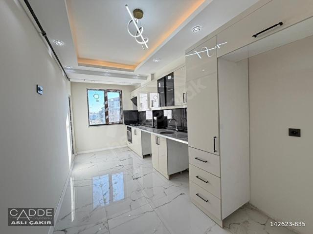CADDE GAYRİMENKULDEN KAPAKLI HASTANE BÖLGESİ 3+1 LÜKS DAİRE
