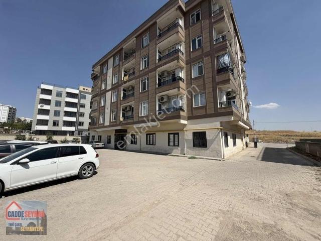Cadde Seyrandan Kiralık 1+1 Kat 1 Konum Olarak Merkezi