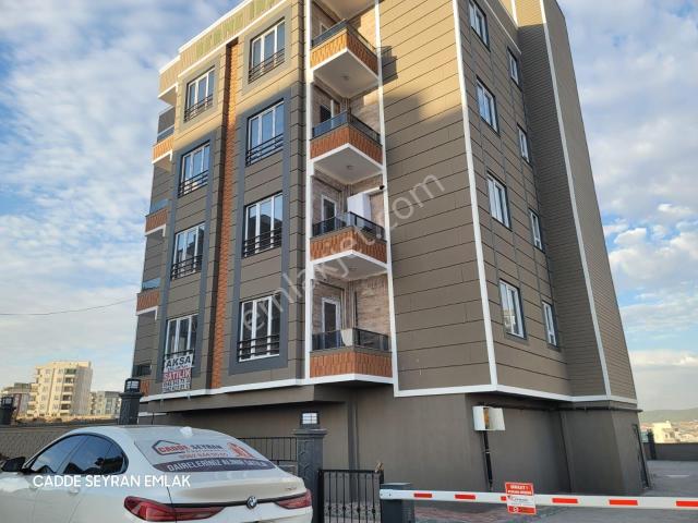 Cadde Seyrandan Kiralık 2+0 Arakat Daire memura