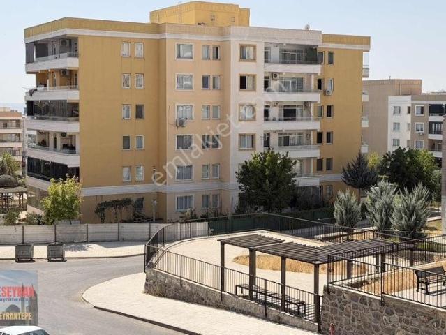 Cadde Seyrandan Kiralık 3+1 Çarşı İcinde