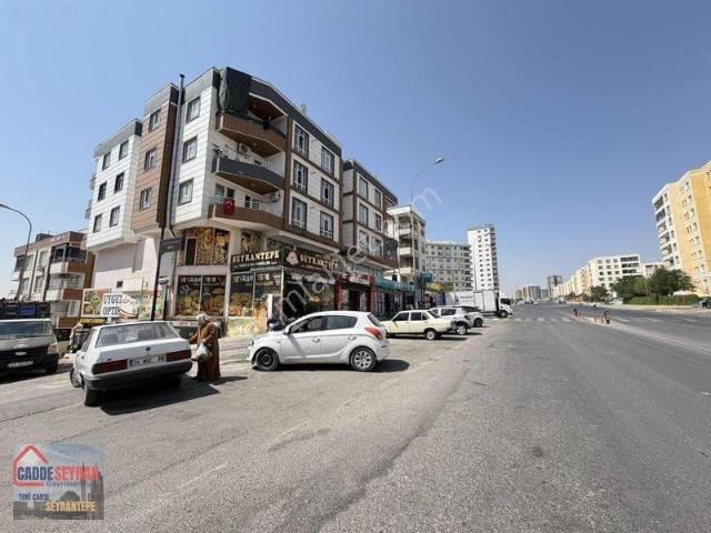 Cadde Seyrandan Kiralık 3+1 Merkezi Konumda