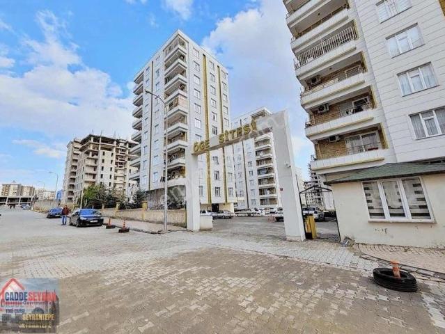 Cadde Seyran'dan Kiralık 3+1/site İçerisinde Geniş Daire memura