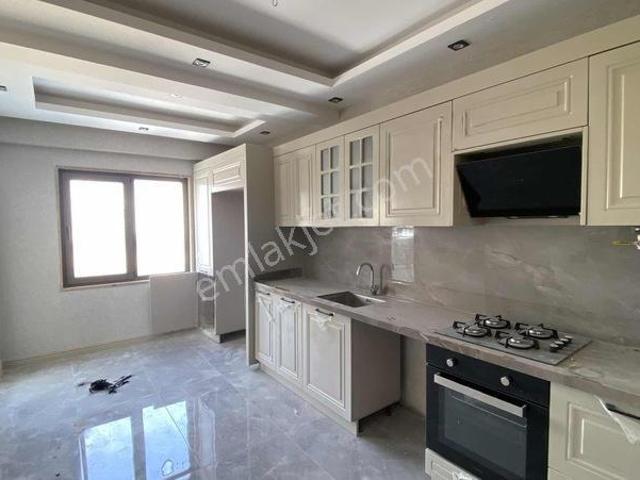 Cadde Seyran'dan Kiralık Lüks Arakat 2+1 memura