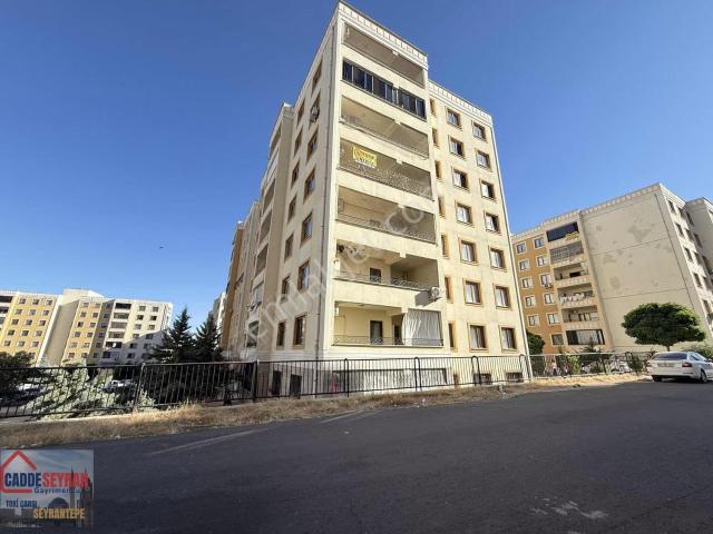 Cadde Seyrandan Satlık 3+1 Sarı Toki Ara Kat