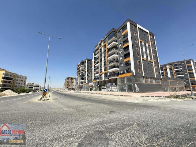 Cadde Seyrandan Satlık 3+1/ Site İçerisinde