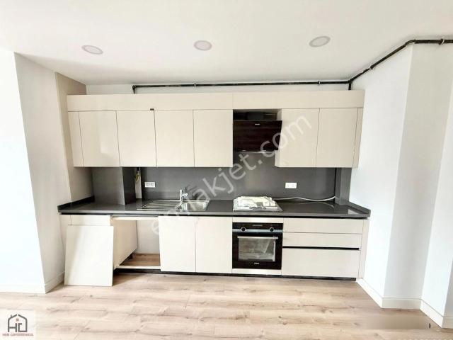 Caddebostan Hamam Sokakta 2+1 Güvenlikli Kombili Lüks Sıfır Bina