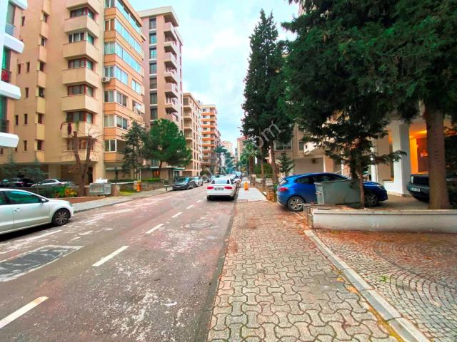 Caddebostan Plaj Yolunda 14 Yıllık 125m2 Ebeveynli Kiralık 3+1