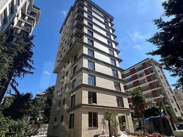 CADDEBOSTAN RENDA SOKAKTA 3+1 BALKONLU ARA KAT SIFIR DAİRE