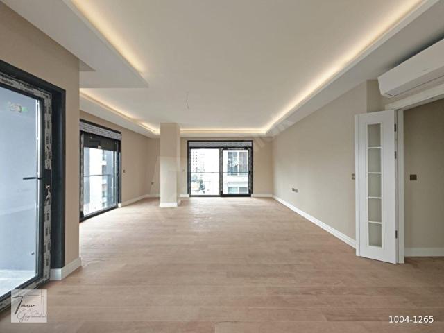 CADDEBOSTAN SAHİL BAGDAT CADDESİ'NE 3.BINA KATTA TEK 4+1 SIFIR DAİRE
