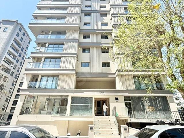 CADDEBOSTAN SAHİLDE 3+1 İŞYERİNE VE KONUTA UYGUN BALKONLU SIFIR