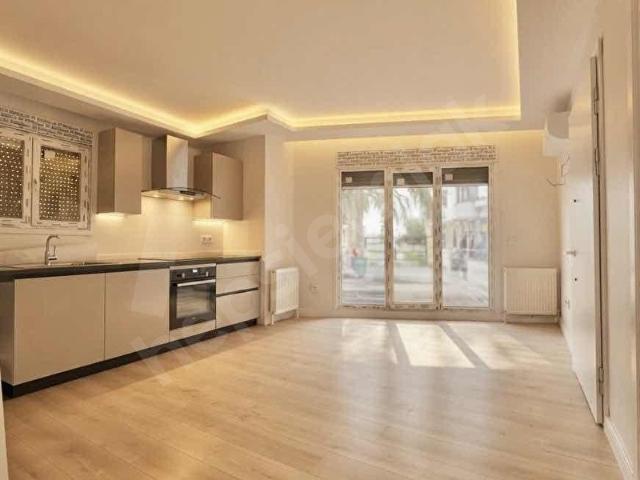 CADDEBOSTAN SAHİLDE YENİ BİNADA YEŞİLLİKLER İÇİNDE 1+1 DAİRE