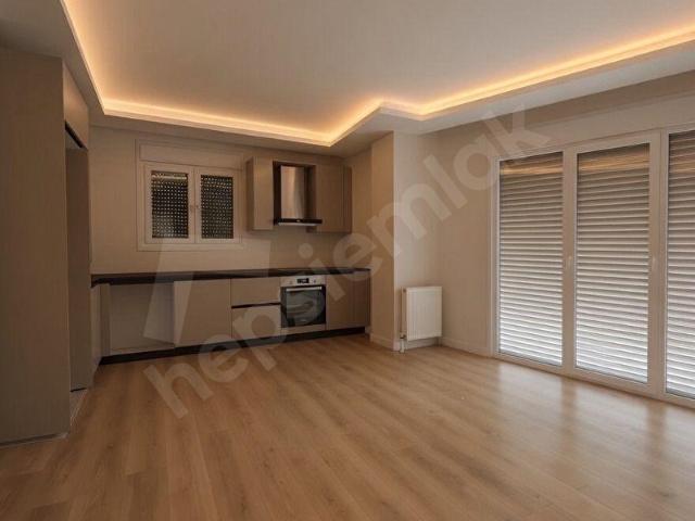 CADDEBOSTAN SAHİLDE PARKA YAKIN GİRİŞ KAT 42M2 NET 1+1 SIFIR