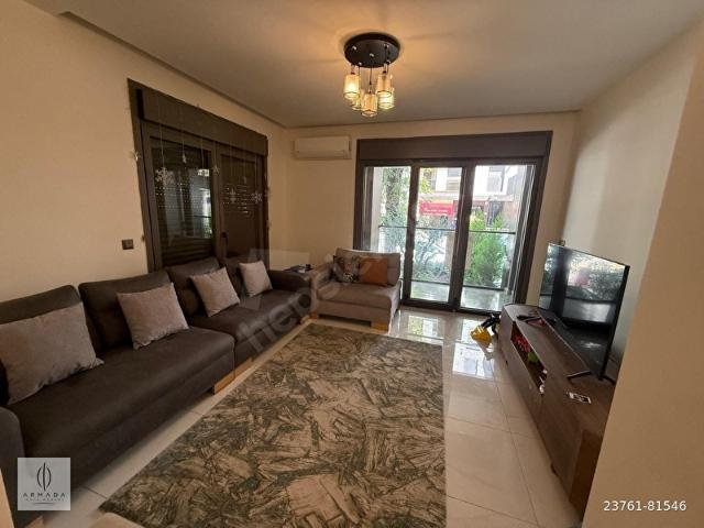 CADDEBOSTAN SAHİLDE PRESTİJLİ BİNADA YEŞİLLİKLER İÇERİSİNDE 2+1
