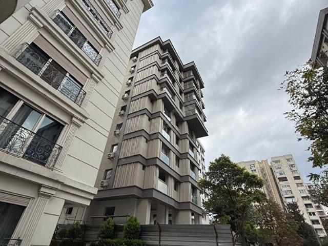 CADDEBOSTAN SAHİLDE SIFIR BİNADA ARMADA'DAN İŞYERİ VE KONUTA 3+1