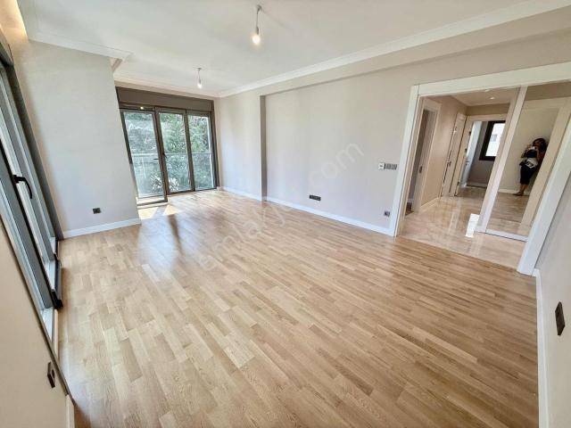 Caddebostan Sahil Muhteşem Konumda 3+1 Balkonlu Sıfır Daire