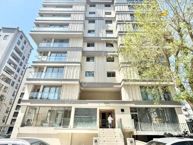 Caddebostan Sahilde 3+1 İşyerine Ve Konuta Uygun Balkonlu Sıfır