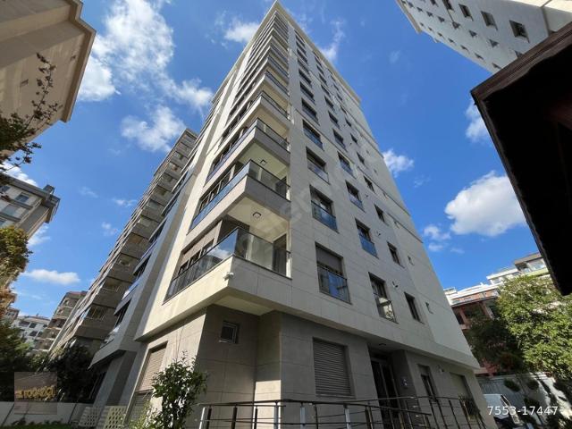CADDEBOSTAN'DA BAĞDAT'A KOMŞU 2025 YAPIMI GÜVENLİKLİ, E.BANYOLU, BALKONLU 145m2 3+1 BOŞ DAİRE