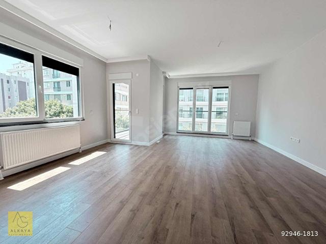 Caddebostan'da Sahile Yakın Satılık 3+1 Daire Balkon E.Banyo
