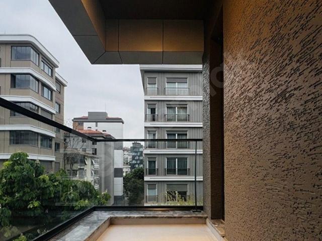 CADDEBOSTAN'IN EN YEŞİL SOKAĞINDA GENİŞ BALKONLU 145M2 3+1 SIFIR