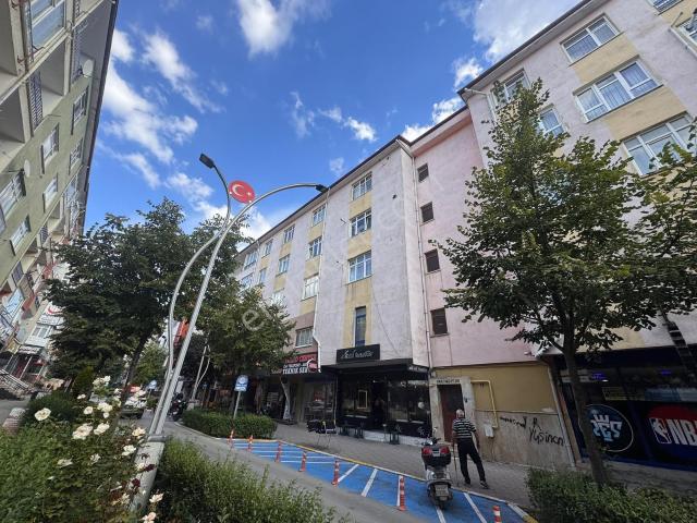 Caddede 3+1 Ara Kat Kiralık Daire burcu Emlaktan