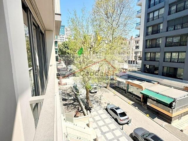 CaddeİST CADDEBOSTAN SAHİL'DE 3+1 İŞYERİNE, KONUTA UYGUN SIFIR