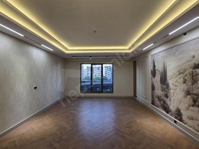 CADDE'YE SIFIR LÜX 4+1