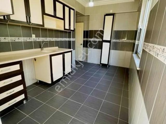 Caddeye Yakın Geniş Bakımlı 3+1 Kaçmaz Ferah Kullanışlı Daire