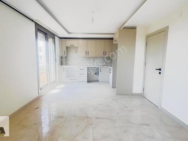 Caddeye Yakın Katta Doğalgazlı 2+1 aynı Binada 2 Daire Var