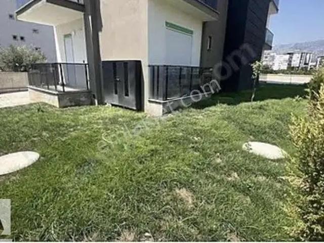 Caddeye Yakın Lüks Site Yani Bahçe Kıllanımlı 1+1