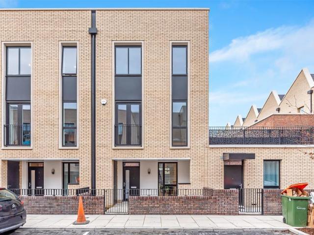 Cadence Way, London, E20 4 bed townhouse to rent £5,200 pcm £1,200 pw