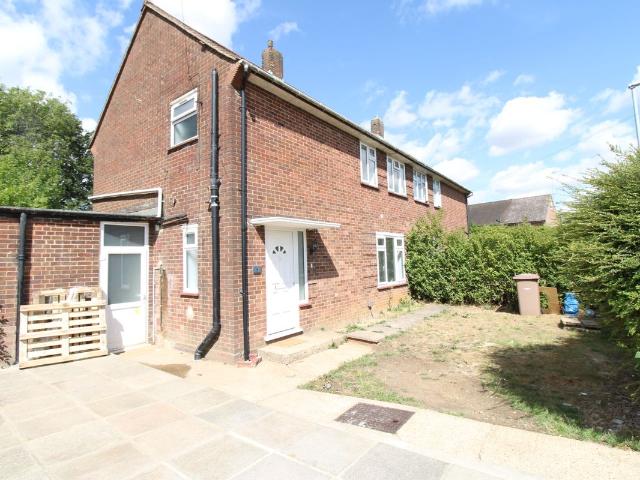 Cades Close, Luton LU1, 3 bed semi detached house to rent, £1,750 pcm | PrimeLocation
