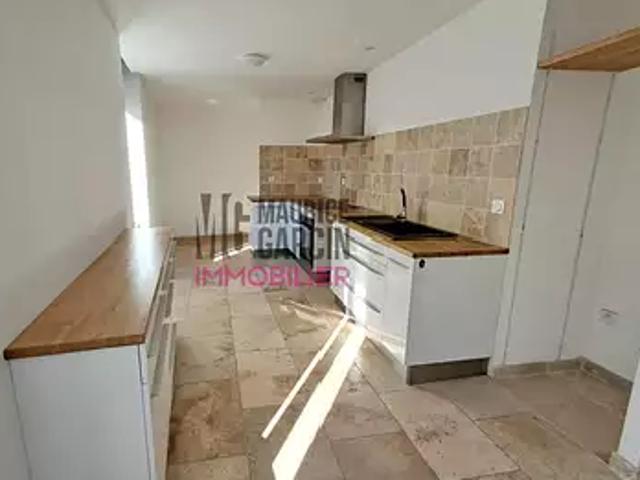 Caderousse 84860 Location appartement 3 pièces t3 au dernier étage