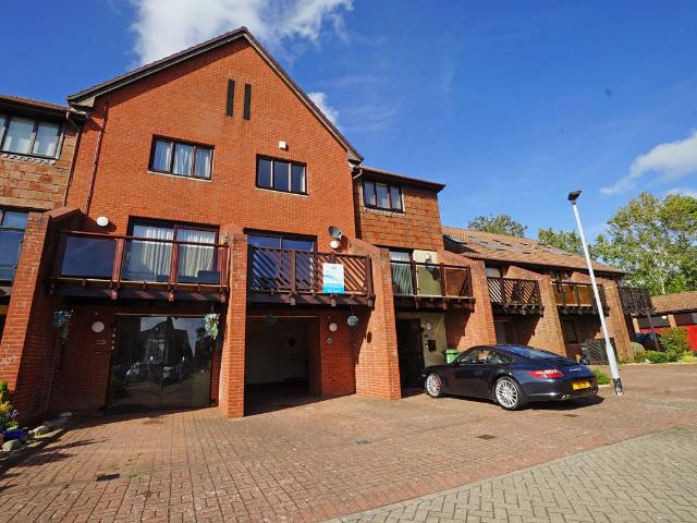 Cadgwith Place, Port Solent PO6, 3 bed town house to rent, £1,650 pcm | PrimeLocation