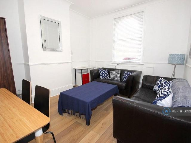 Cadiz Street, Elephant And Castle, SE17 5 bed terraced house to rent £4,500 pcm £1,038 pw