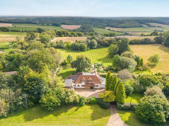 Cadmore End, Buckinghamshire HP14 6 bed detached house to rent £7,000 pcm £1,615 pw
