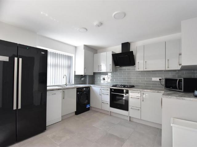 Cadnam Close, Metchley, B17 0QA, United Kingdom | 5 bed house for rent #136165257 | Rentberry