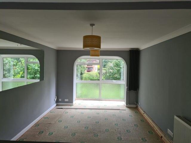 Cadogan Close, Beckenham, Beckenham BR3, 2 bed flat to rent, £1,950 pcm | PrimeLocation