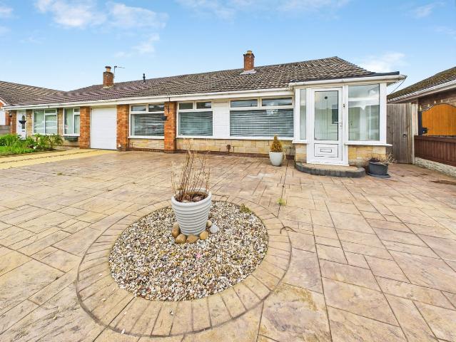 Cadogan Drive, Winstanley, Wigan WN3, 3 bed bungalow to rent, £1,100 pcm | PrimeLocation