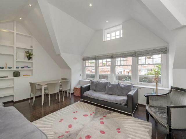 Cadogan Gardens, Knightsbridge, SW3 2 bed flat to rent £5,633 pcm £1,300 pw