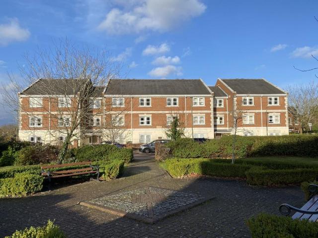 Cadogan House, St. Lukes Square. 1 bed apartment to rent £1,450 pcm £335 pw
