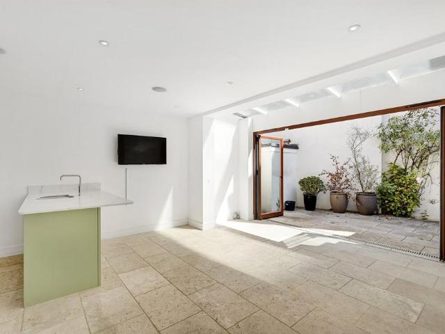 Cadogan Lane, London, SW1X 4 bed mews to rent £8,493 pcm £1,960 pw