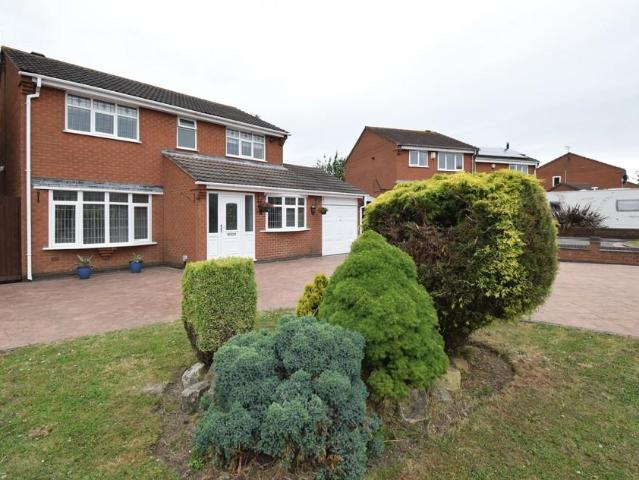 Cadogan Road, Dosthill 4 bed detached house to rent £1,650 pcm £381 pw