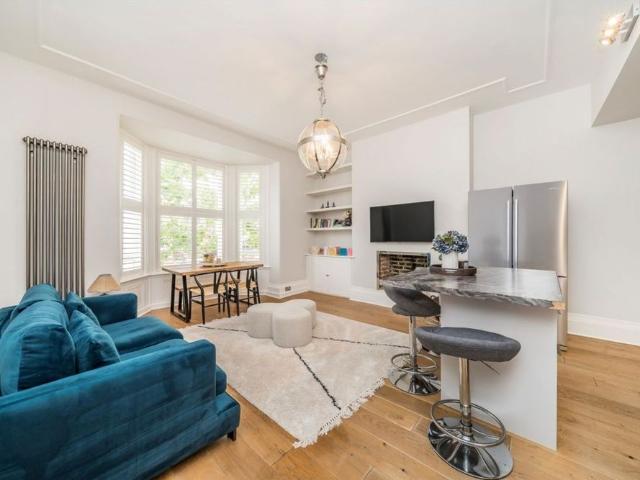 Cadogan Road, KT6, London