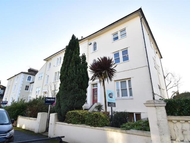Cadogan Road, Surbiton KT6, 2 bed flat to rent, £1,650 pcm | PrimeLocation